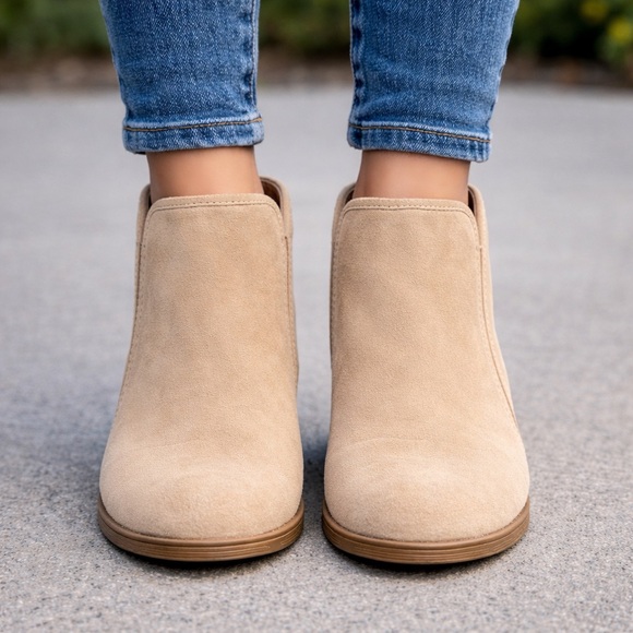 Time and Tru Floral Embroidered Beige Ankle Boots - Picture 6 of 6